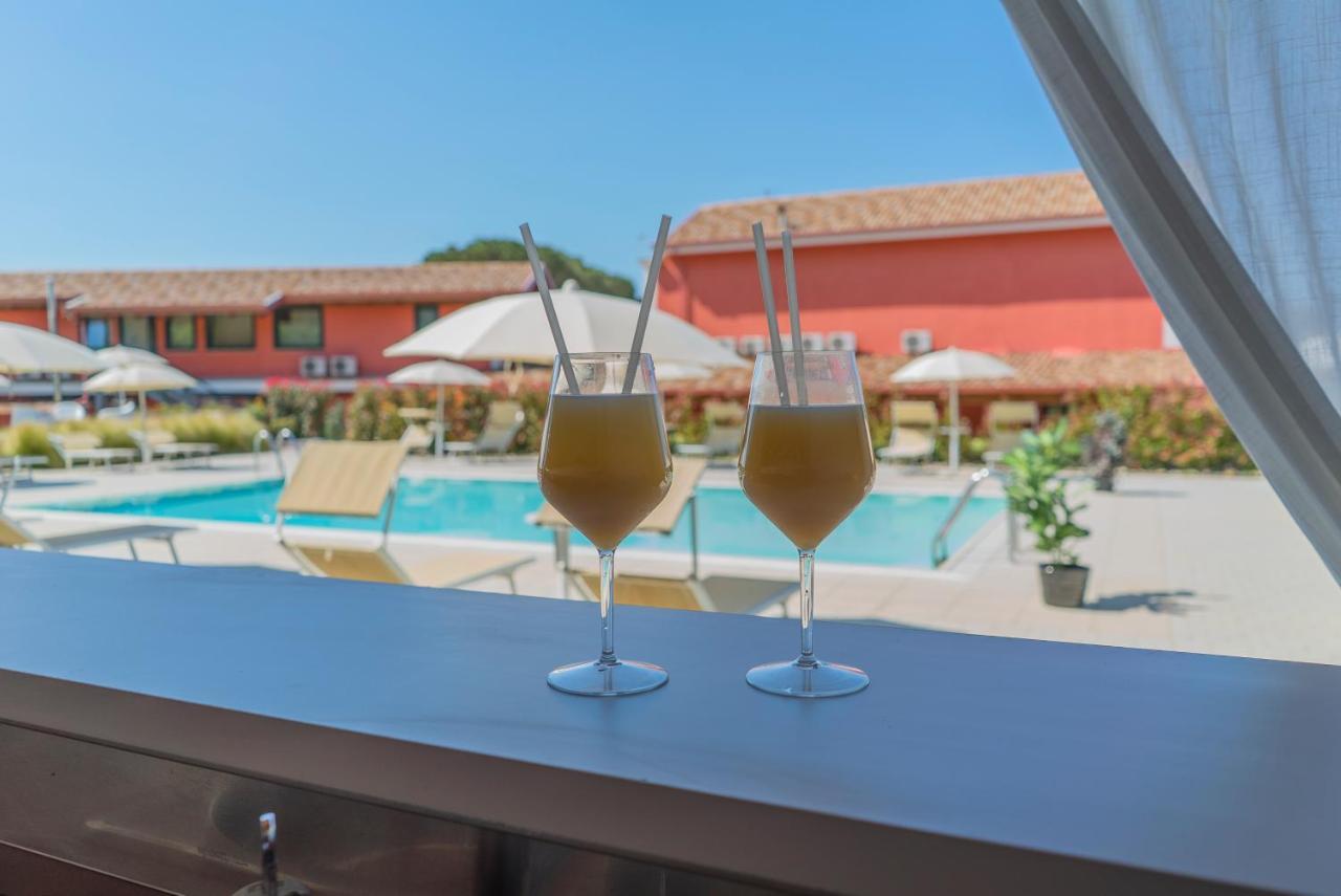 Terra Di Vento Bed & Breakfast Montecorvino Pugliano Exterior foto