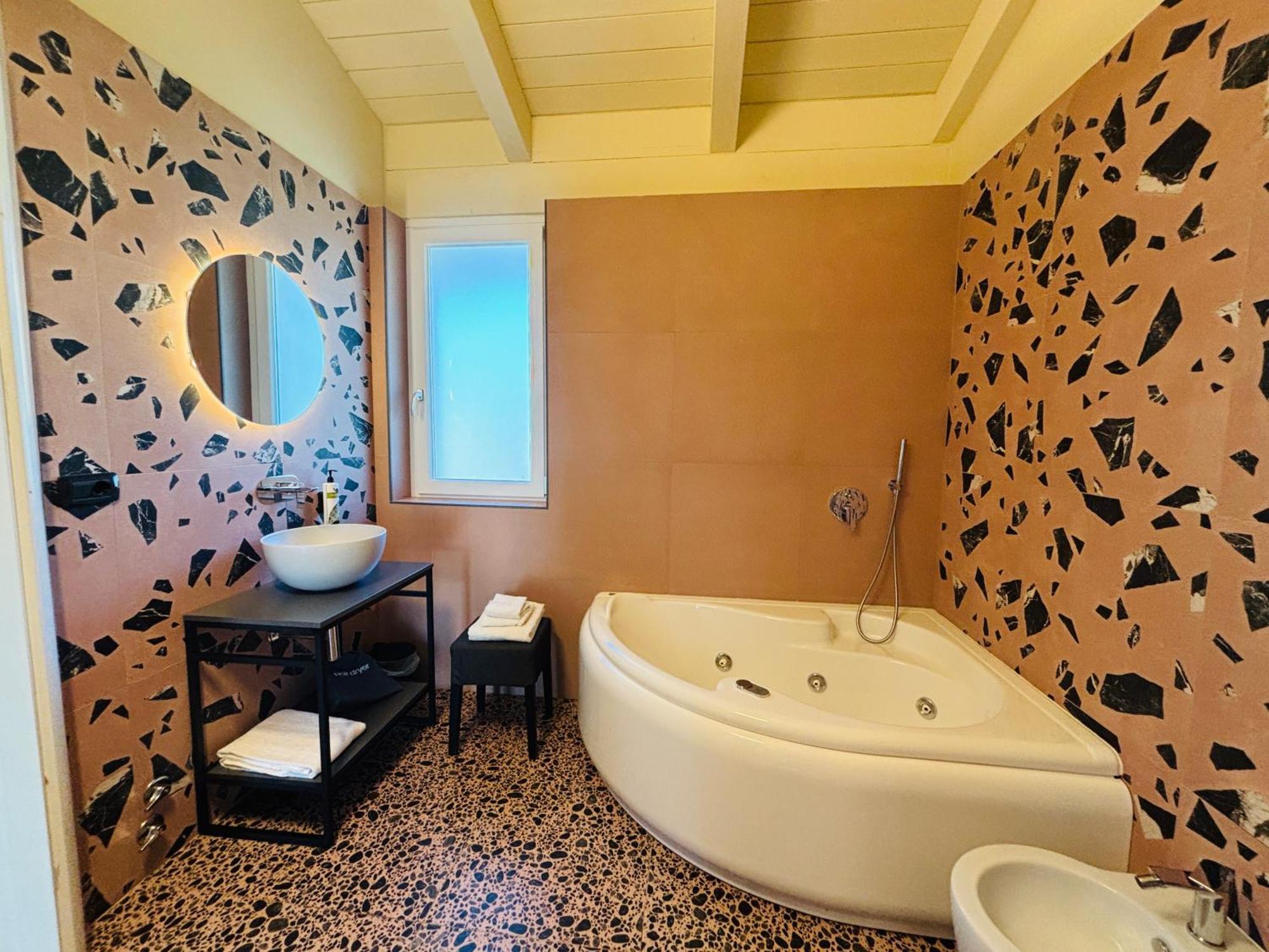 Terra Di Vento Bed & Breakfast Montecorvino Pugliano Exterior foto